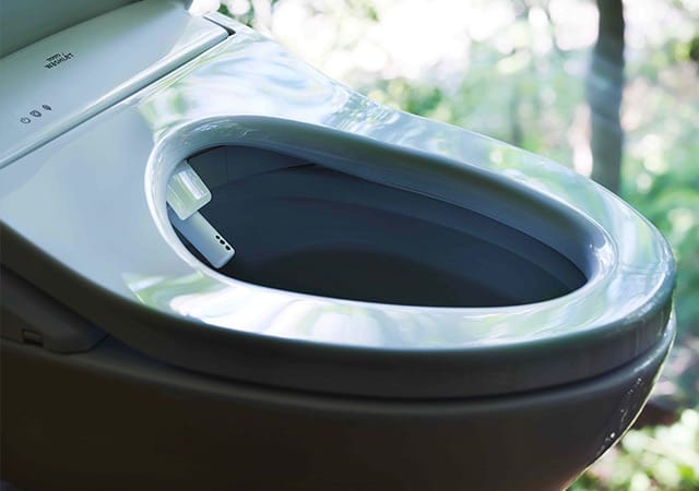 vệ sinh TOTO WASHLET